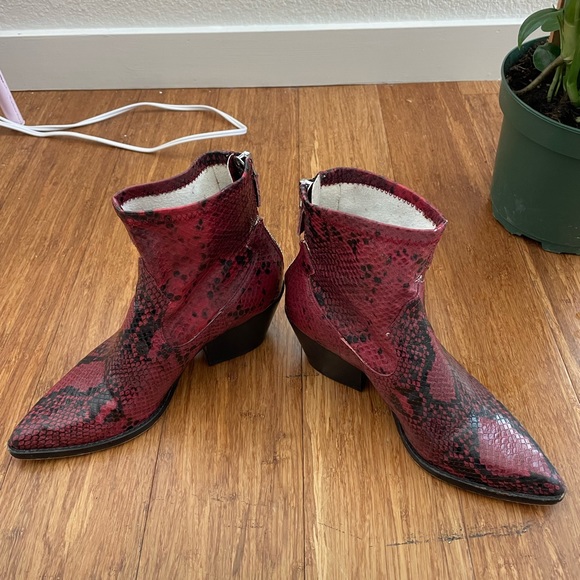 Red snakeskin booties - Picture 4 of 6